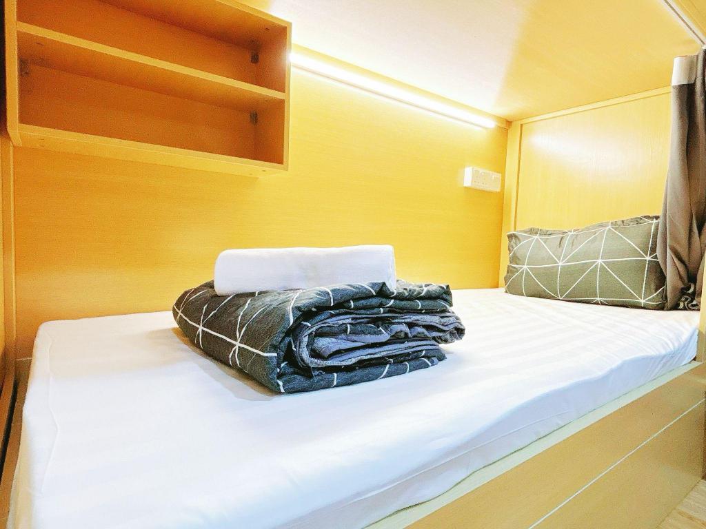 Capsule, Mixed Dorm, Single, 2 Bunk Beds