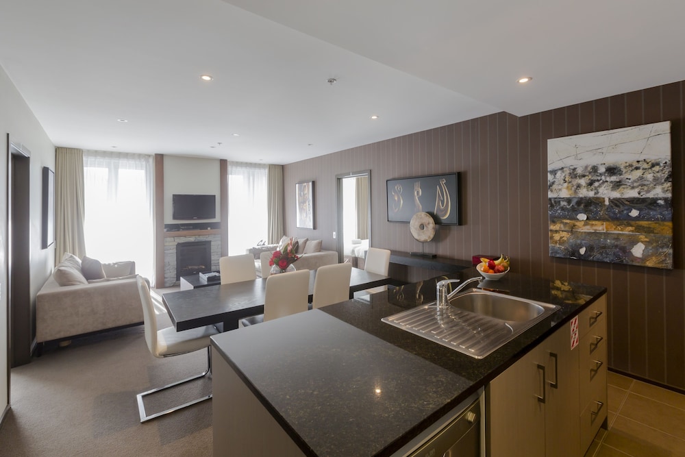 QUEENSTOWN VILLAGE APARTMENTS 30/54