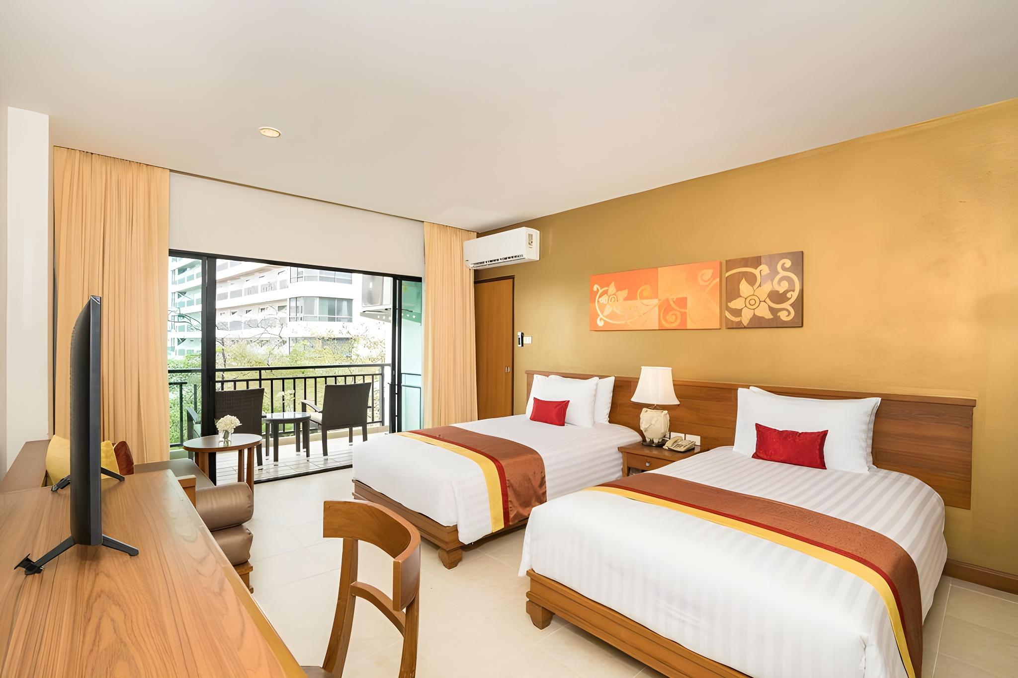 Deluxe, 2 Double Beds, with View