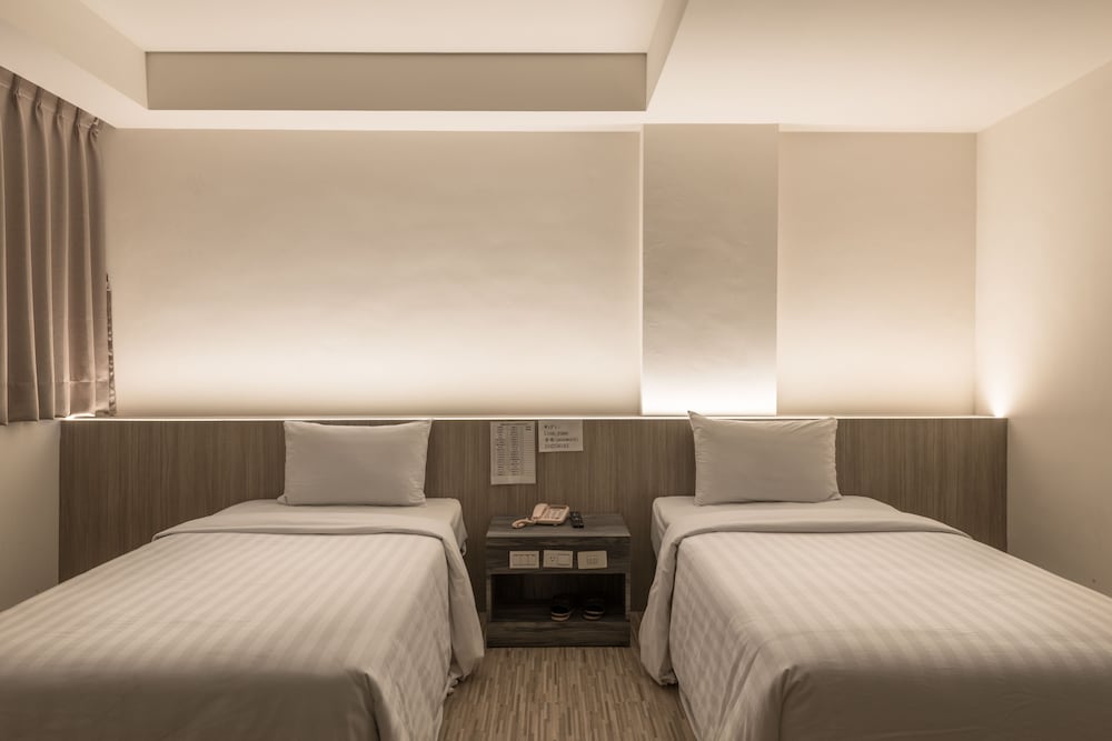 Lotus Yuan Business Hotel 10/23