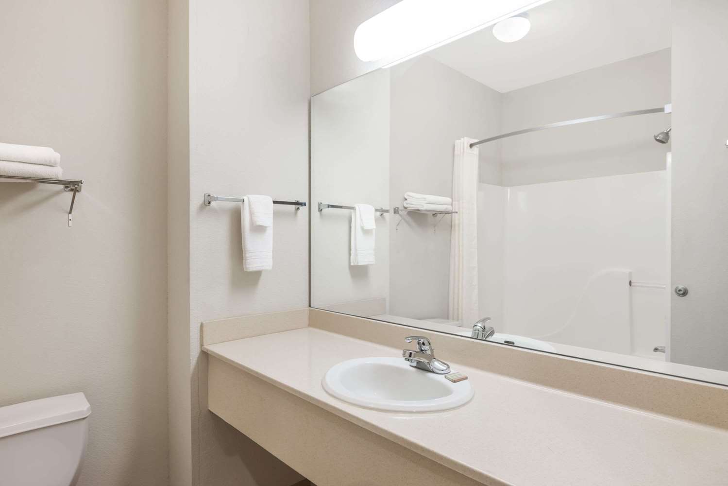 Super 8 by Wyndham Columbia East 8/10