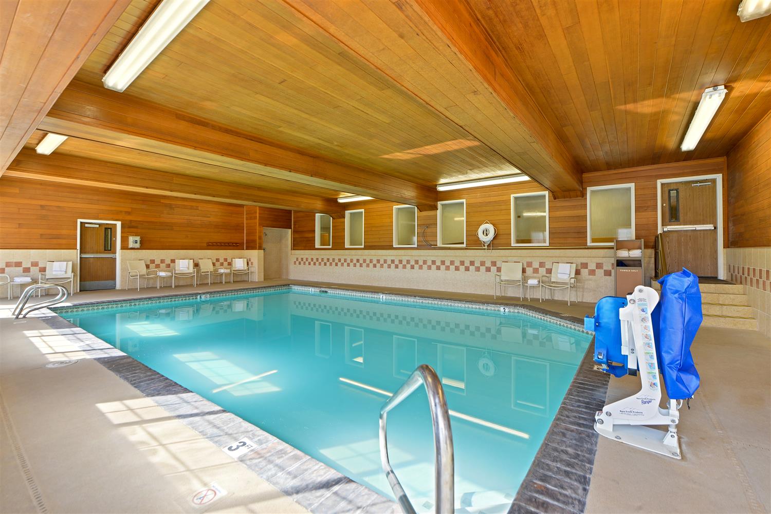 Best Western Plus Rama Inn & Suites 4/9