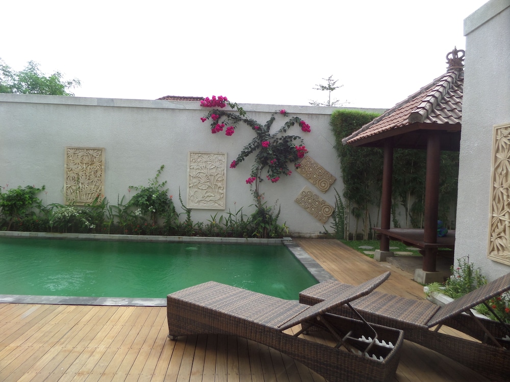 Royal Majesty Villas 59/71