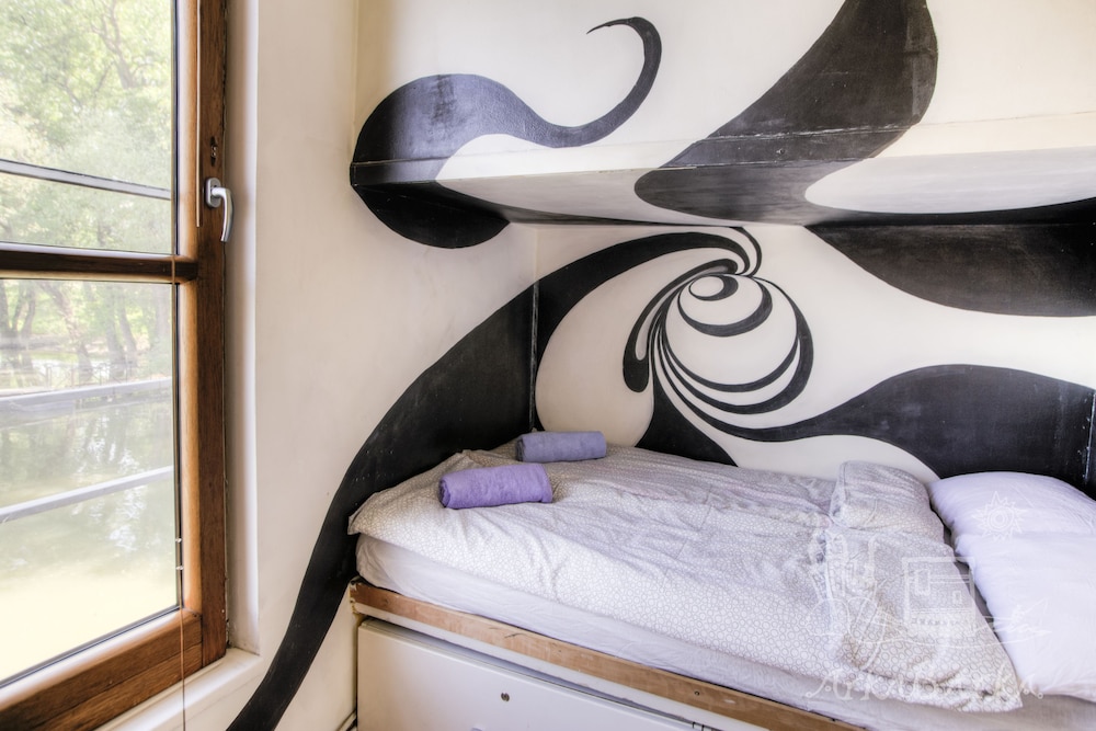 Arkabarka Floating Hostel And Apartments 48/83