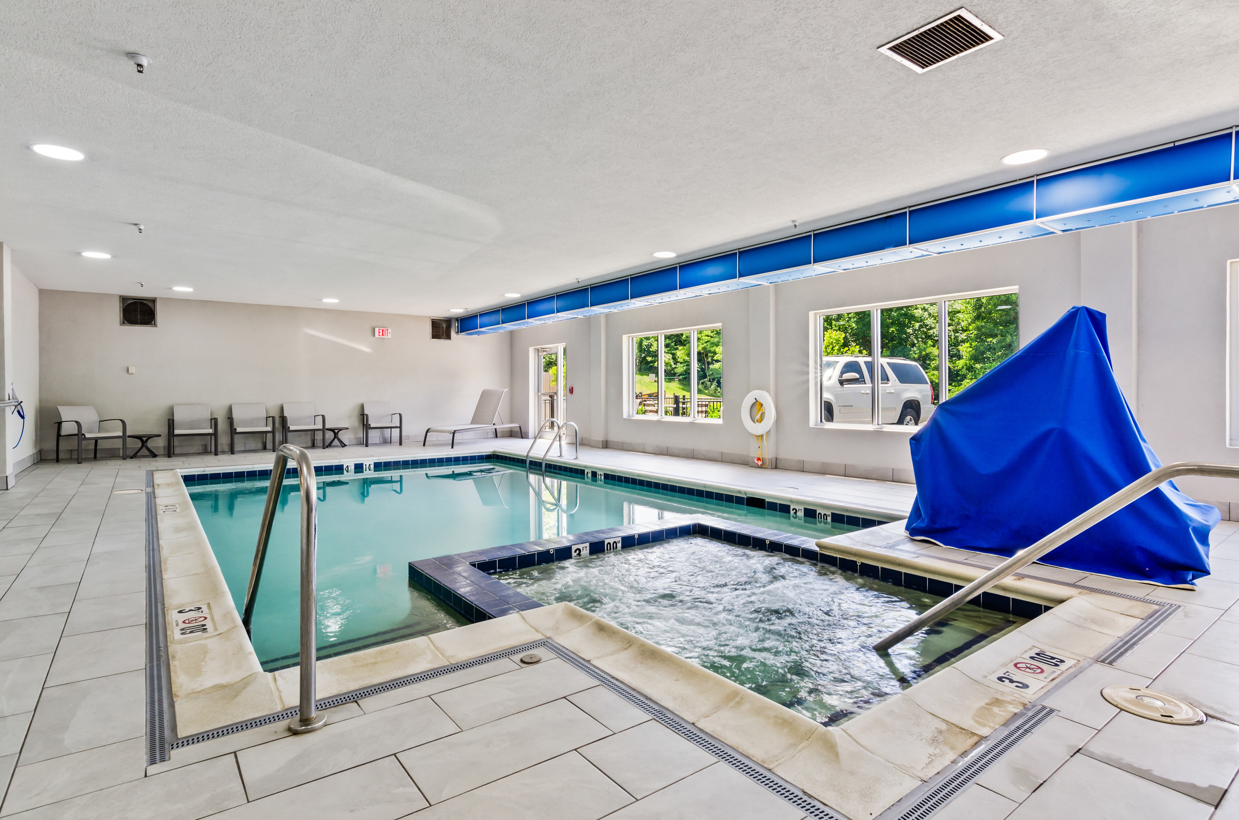 Holiday Inn Express Hotel And Suites Wytheville 26/74