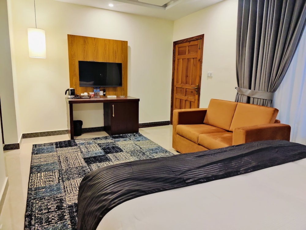 Pinemont Hotel Murree 46/57