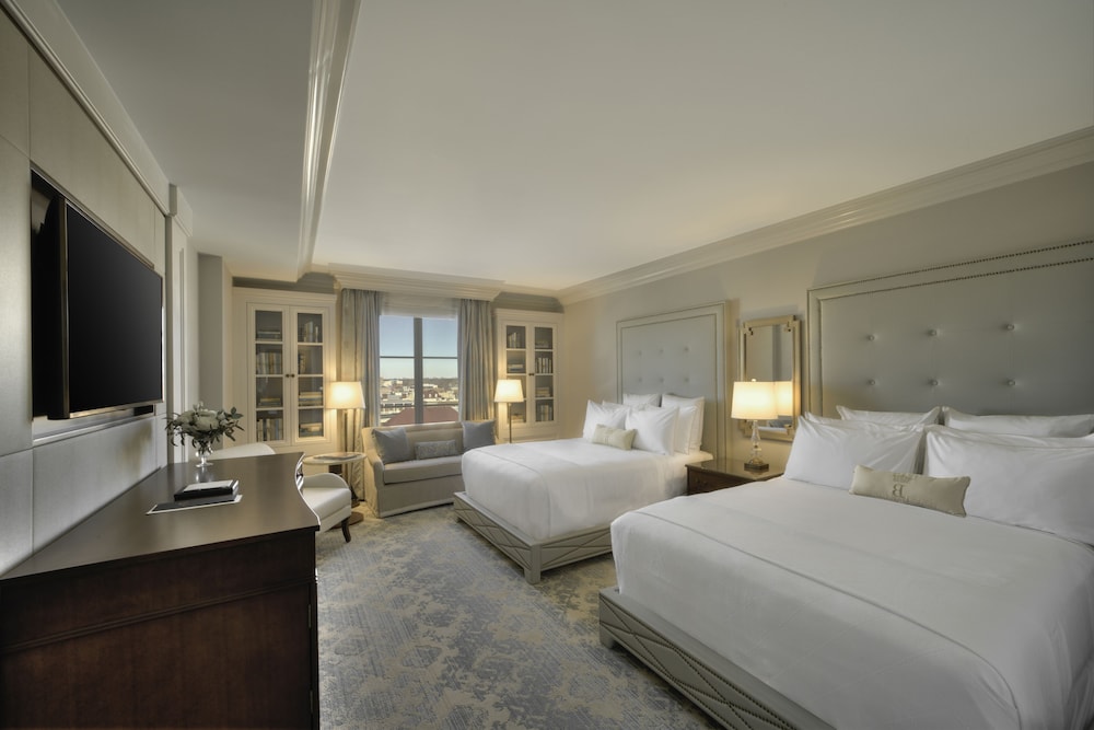 DELUXE, 2 QUEEN BEDS