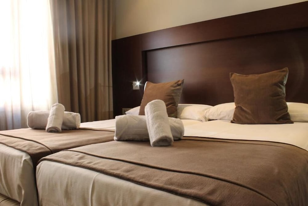 Hotel Madanis Liceo 15/50