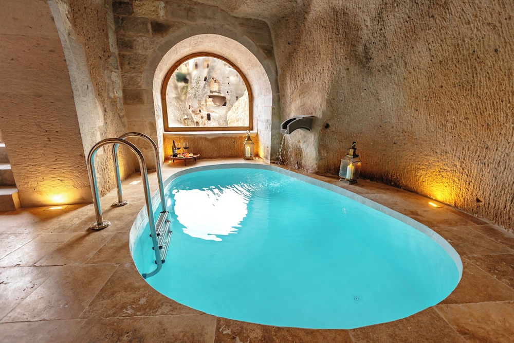 MILLSTONE CAVE SUITES 48/77