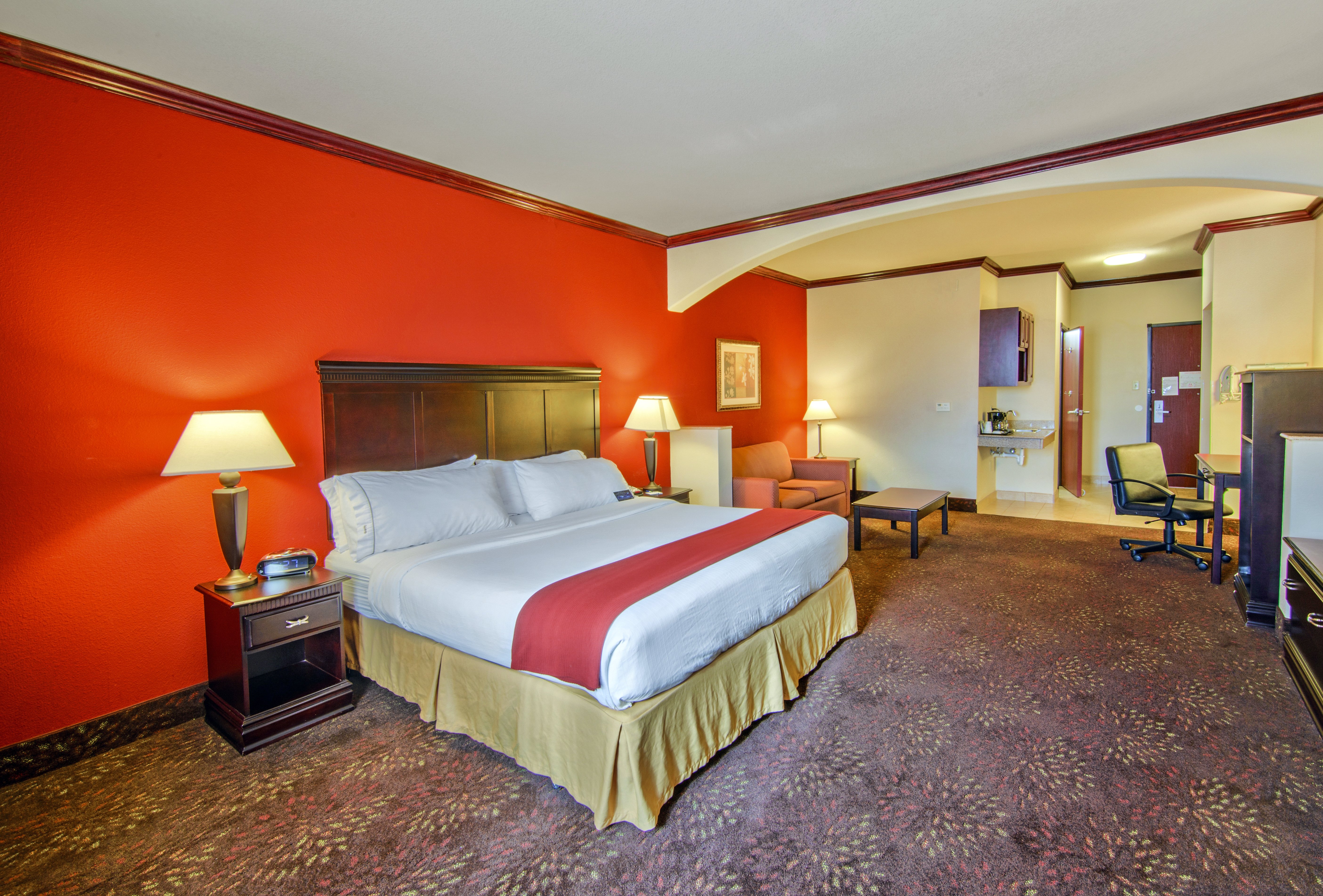 Suite, King Bed, Accessible