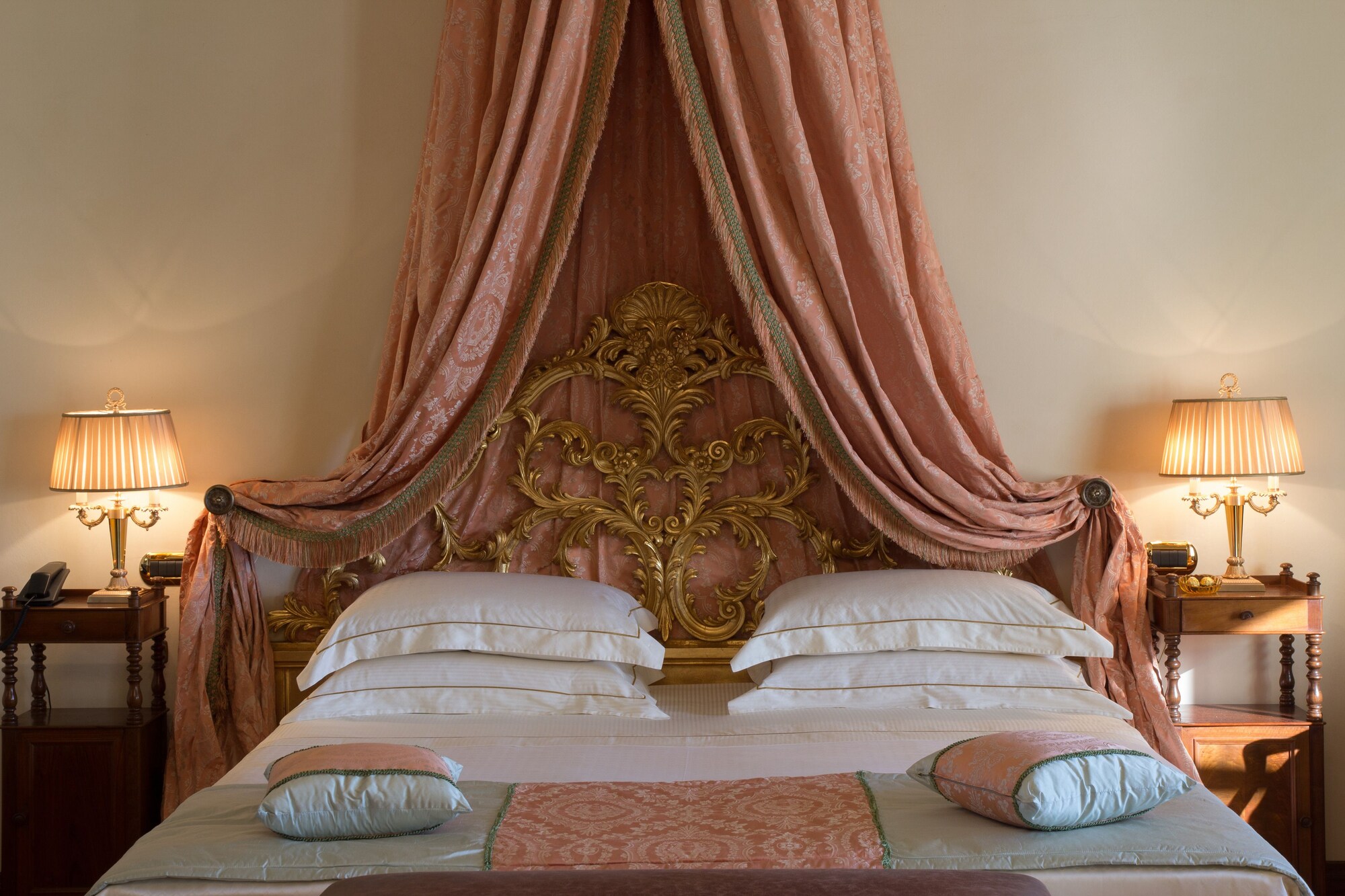 Castle, 3 King Beds
