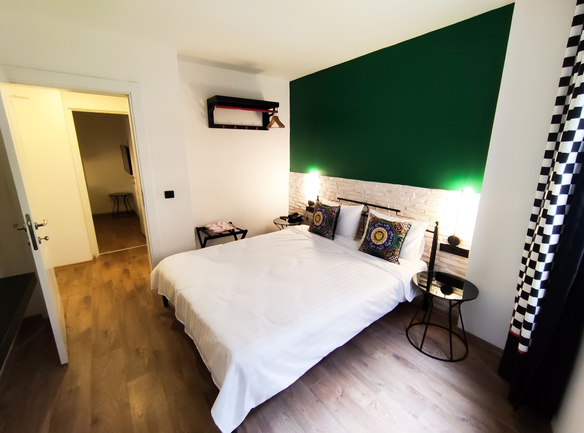 2 BEDROOMS, FAMILY