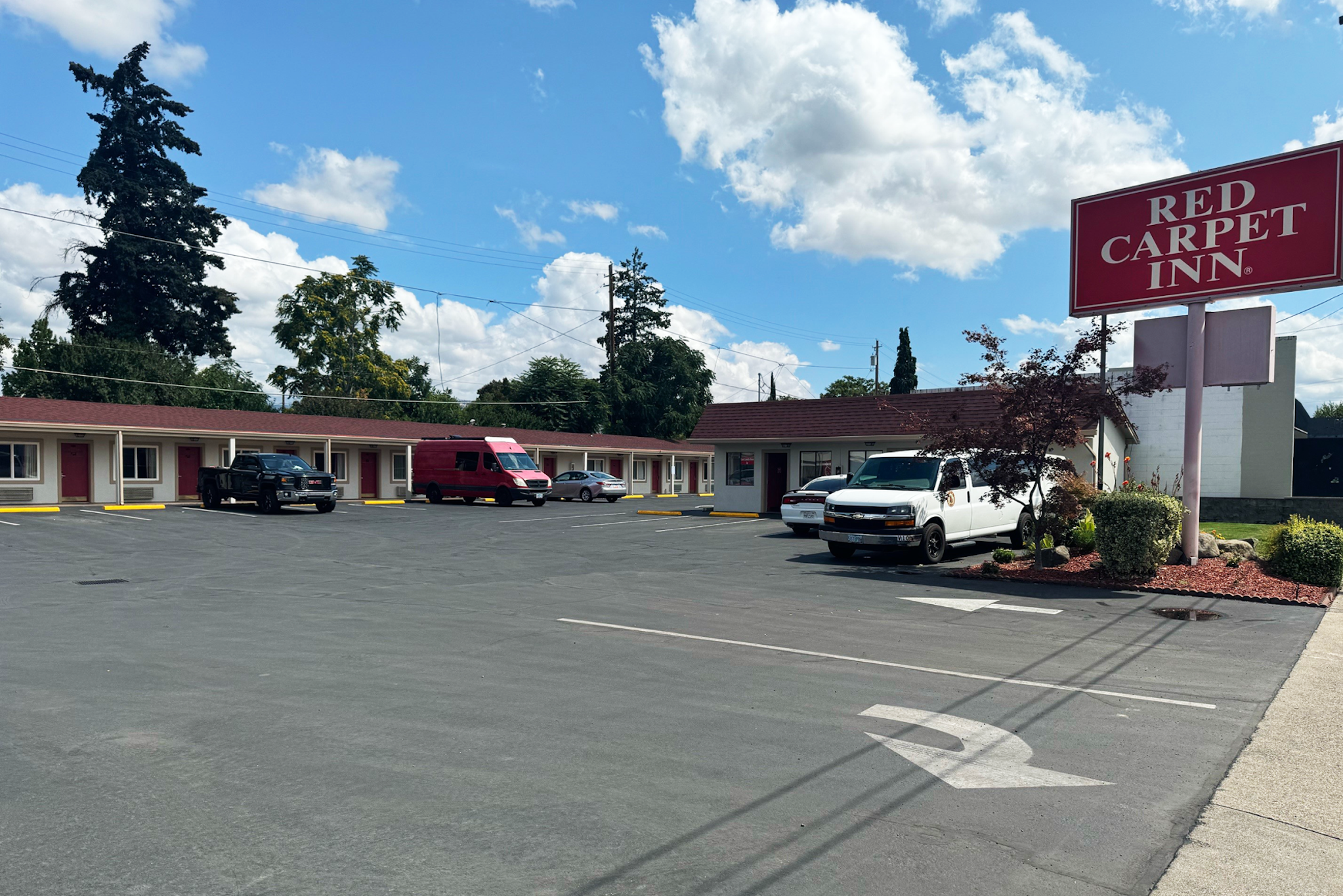 Red Carpet Inn Medford 34/36