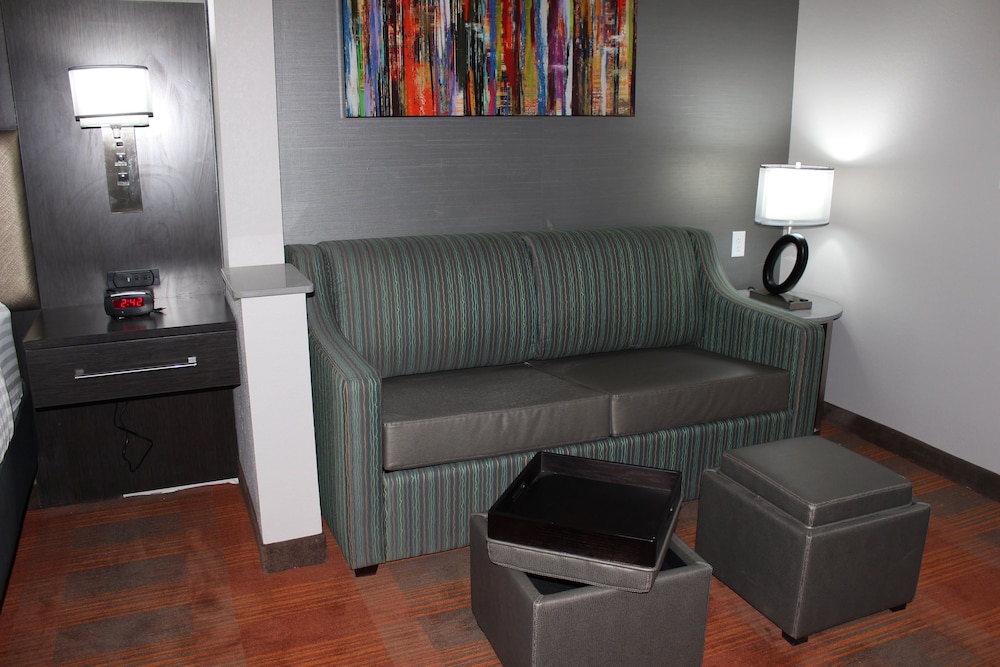 Holiday Inn Express Suites Shawnee Kansas City West 47/67