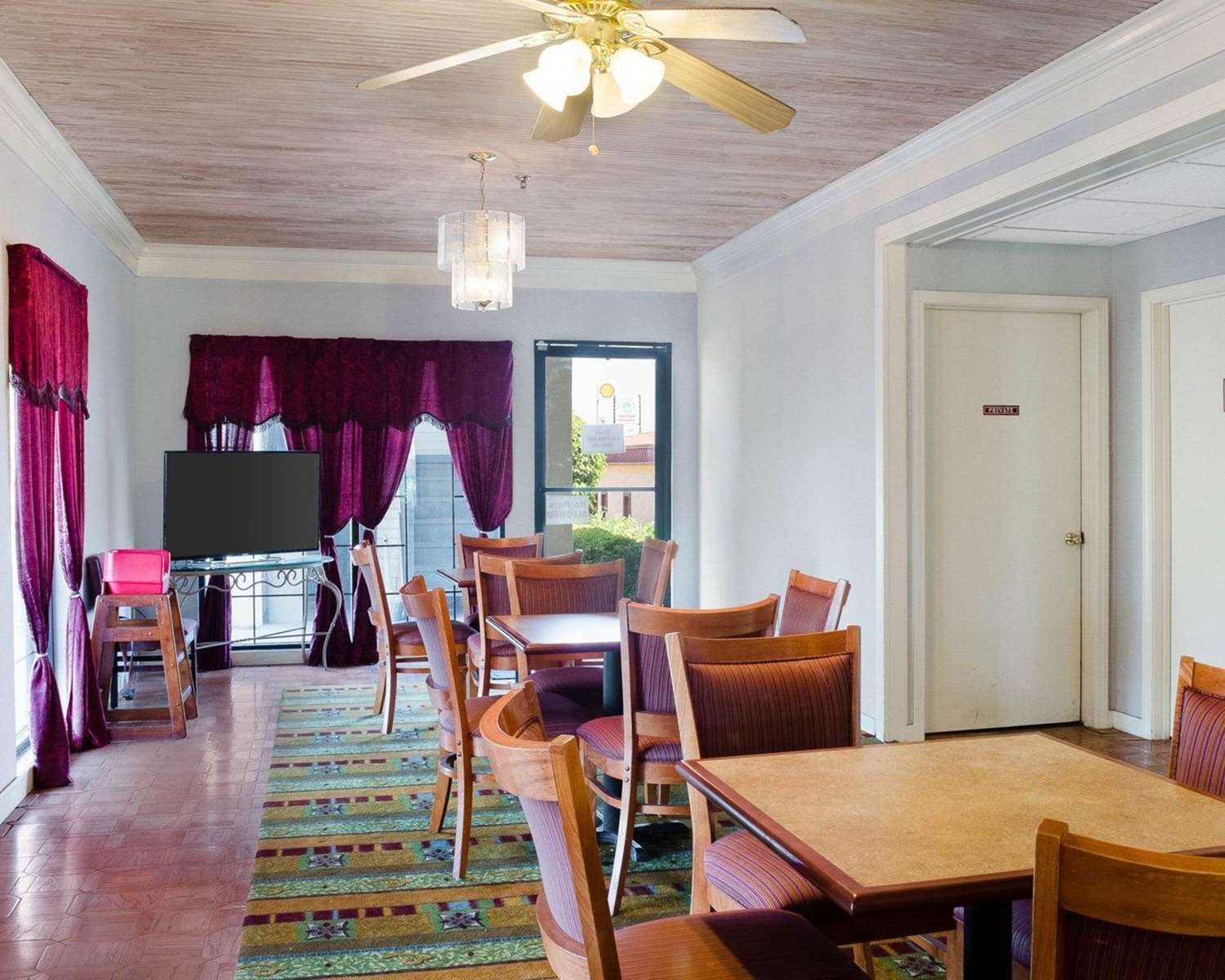Econo Lodge Canton I-55 25/27