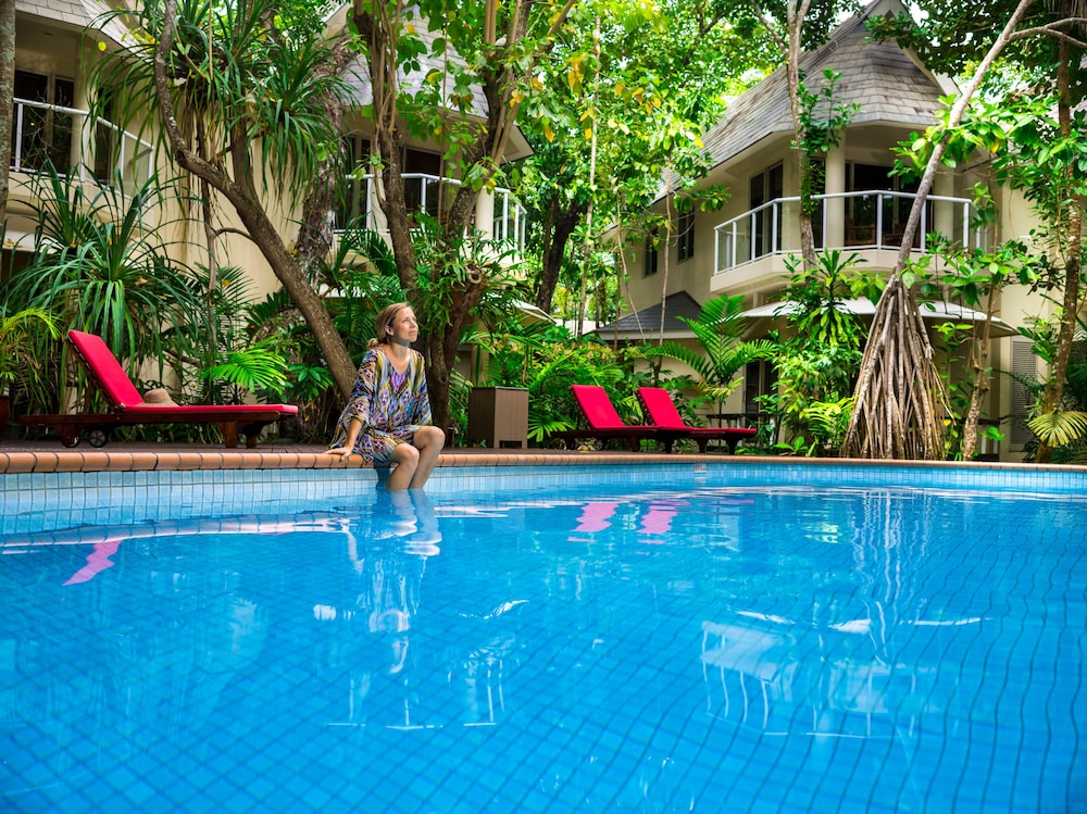 GREEN ISLAND RESORT 1/28