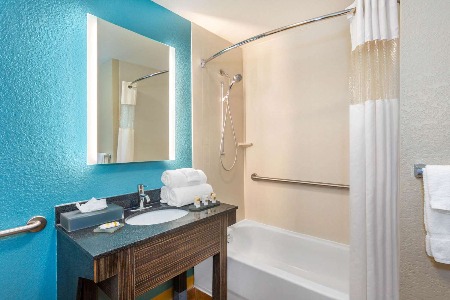 La Quinta Inn & Suites by Wyndham Sebring 56/56