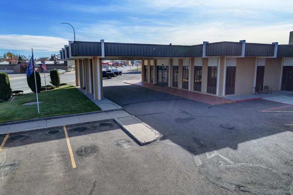 El Rancho Hotel 33/42