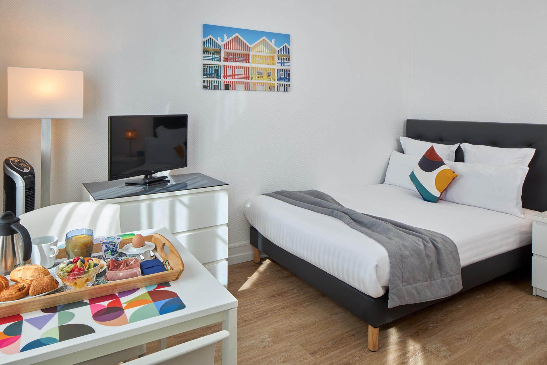 Semi Room, Superior, Studio, Semi Double Bed