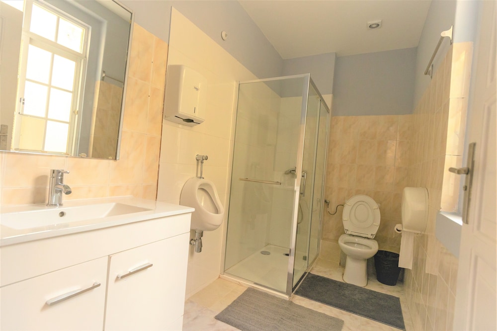 Female Dorm, Female Only, 4 People