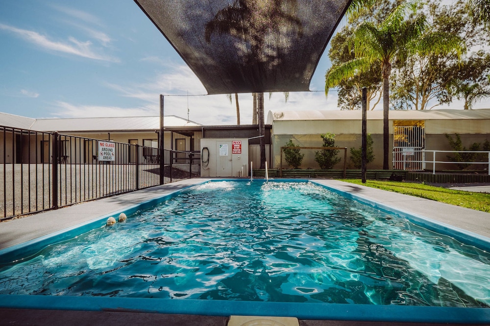 ARTESIAN SPA MOTEL 46/48