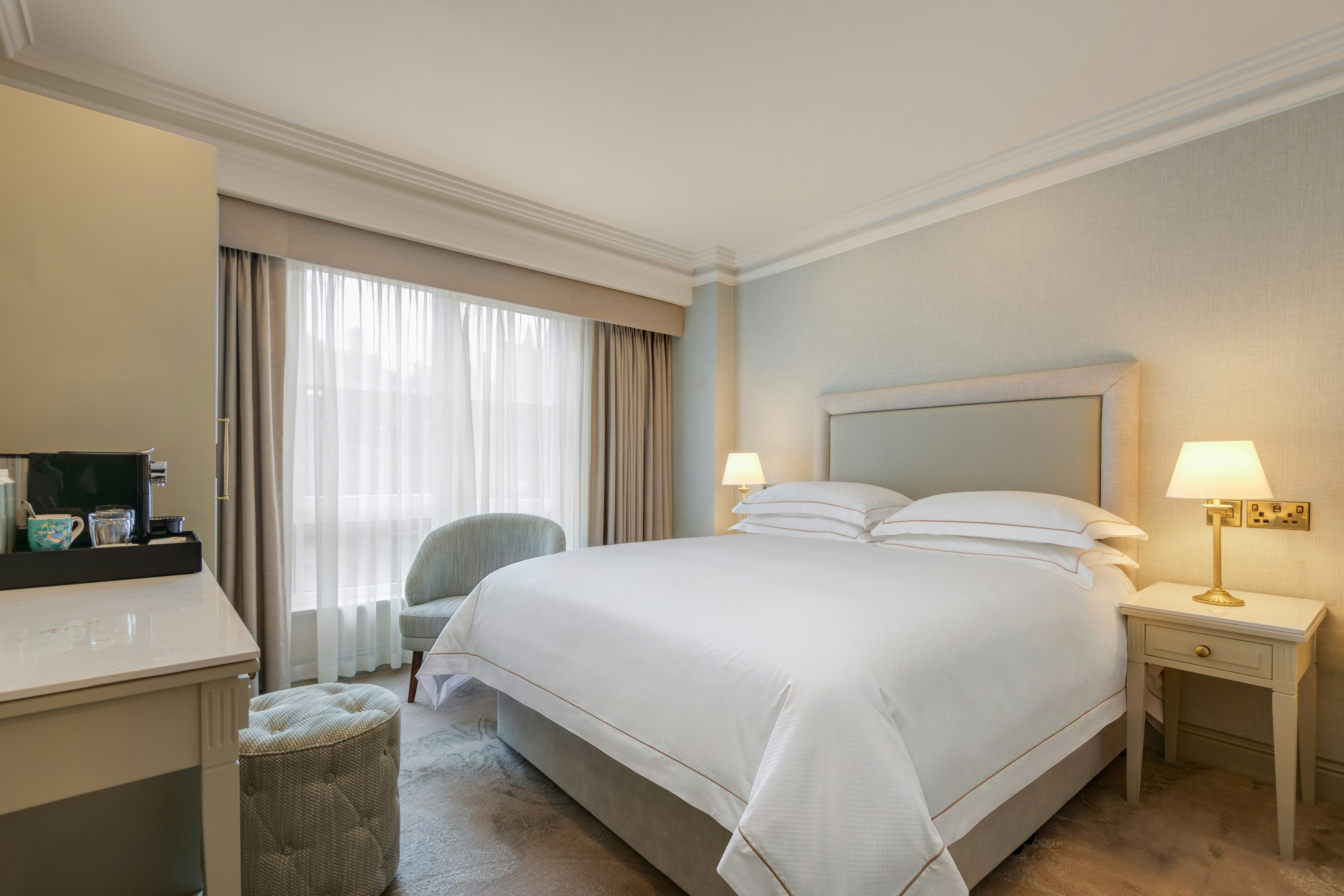 City, Queen Bed