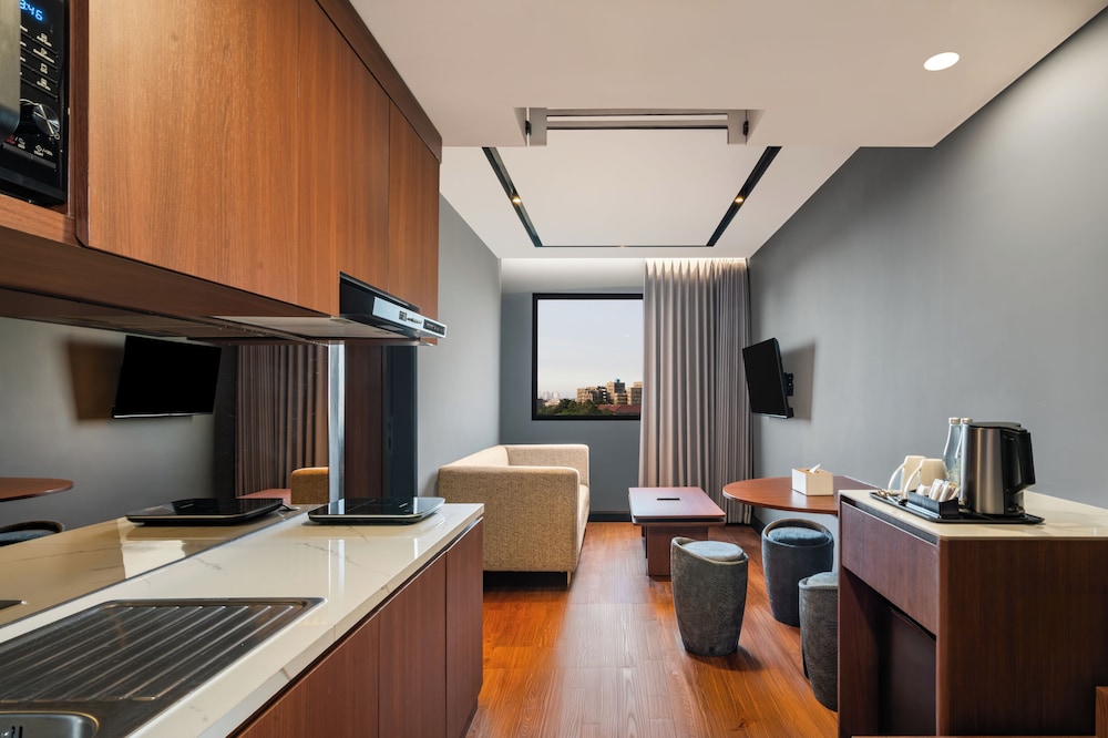 Mercure Jakarta Grogol 42/56