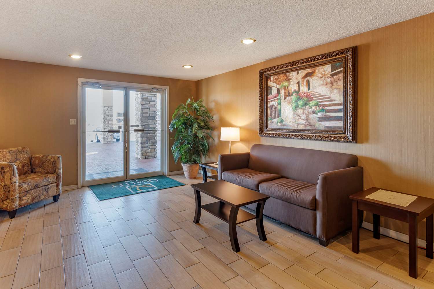 Quality Inn Russellville I-40 17/23
