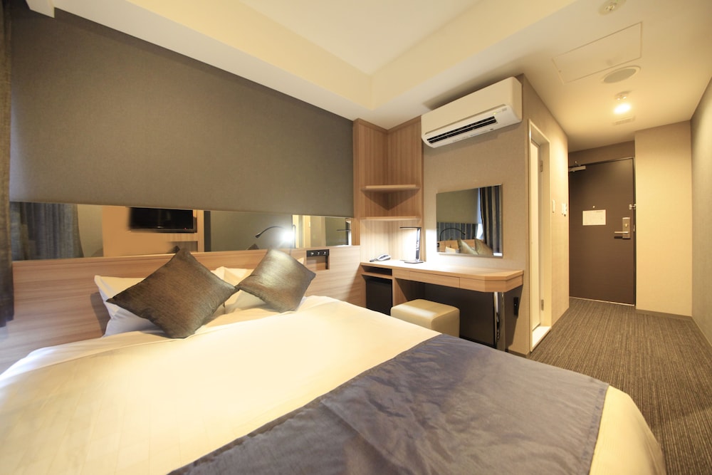 MODERATE, DOUBLE BED, SMOKING