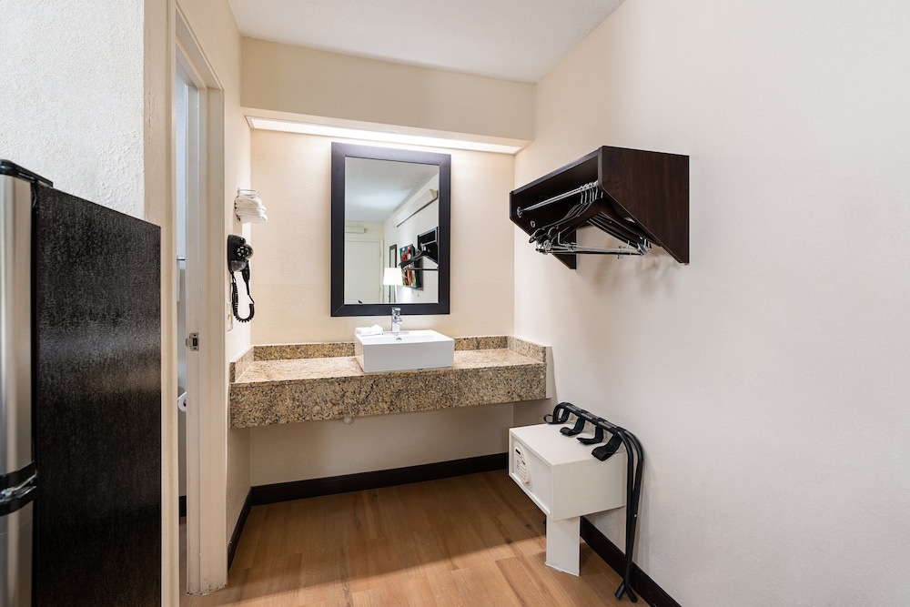 Travelodge by Wyndham Peoria 14/52