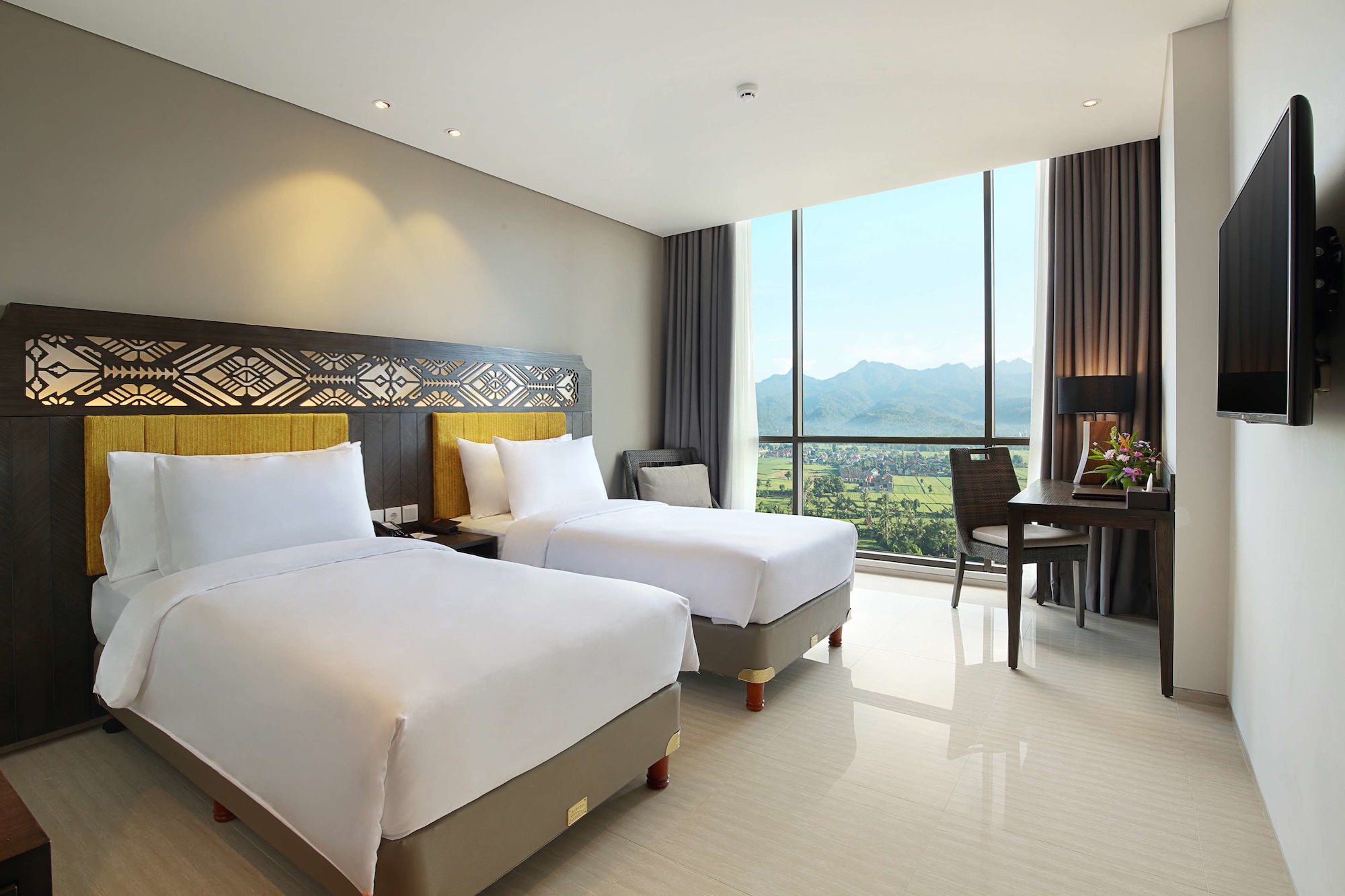 DELUXE, TWIN BEDS