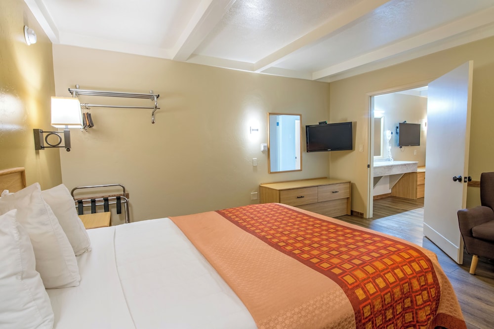 FAMILY SUITE, 2 DOUBLE BEDS