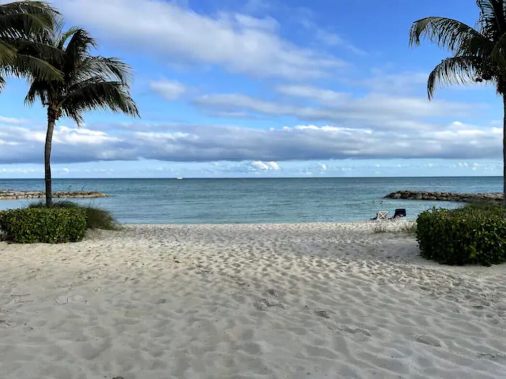 Palm Cay Beach Club & Marina 44/48
