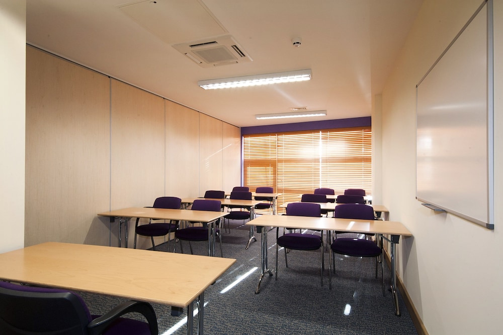 Premier Inn Edinburgh Park (The Gyle) 41/54