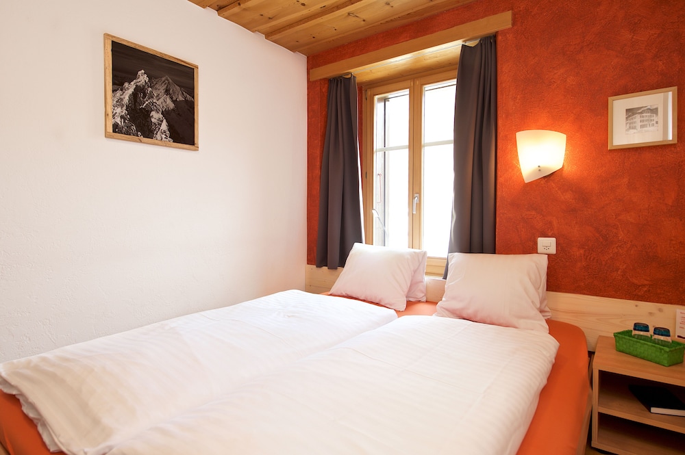 Hotel Bahnhof 17/50