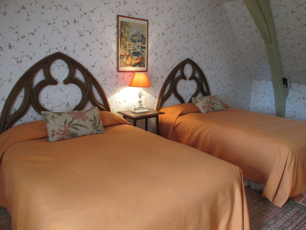 Chateau De Vauloge 8/30