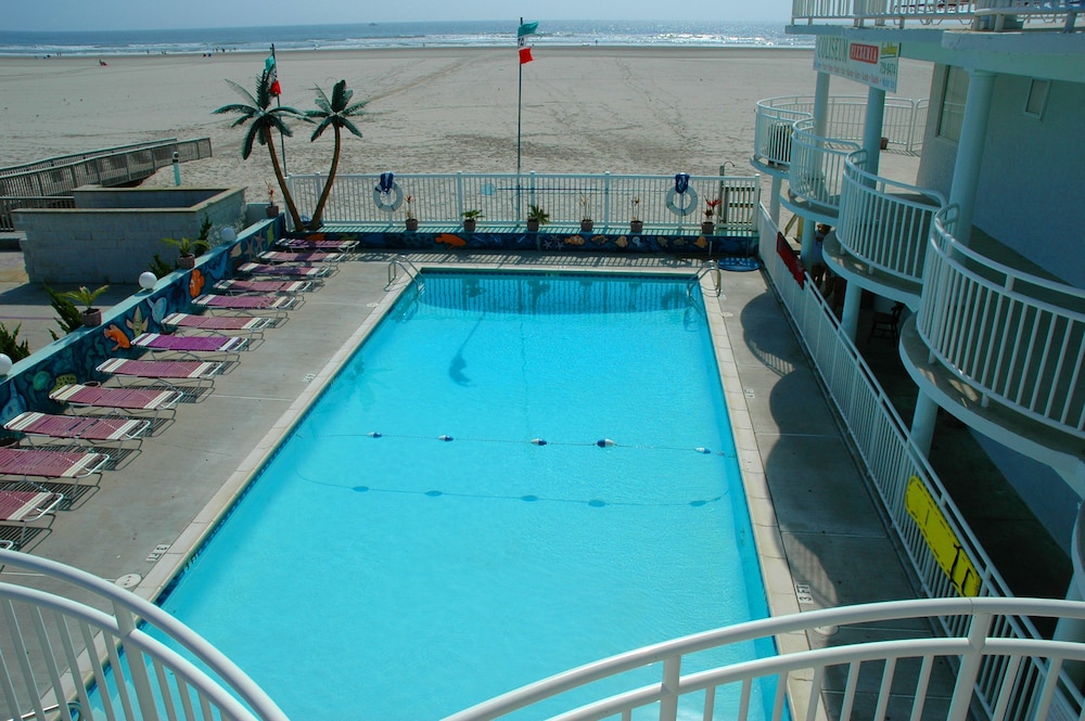Coliseum Ocean Resort 42/64
