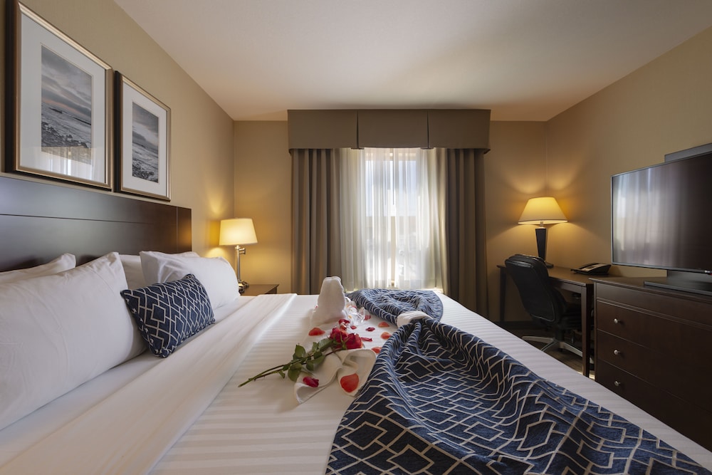 Bayview Hotel (ex Holiday Inn Express & Suites Comox Valley) 19/53