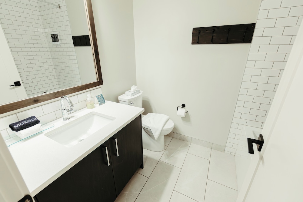 Northwinds Hotel Canmore 45/47