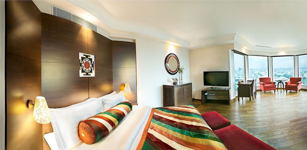 THE LALIT JAIPUR 27/50