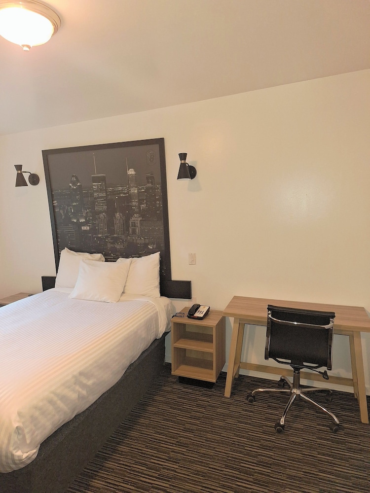 ROOM, DOUBLE BED, SMOKING