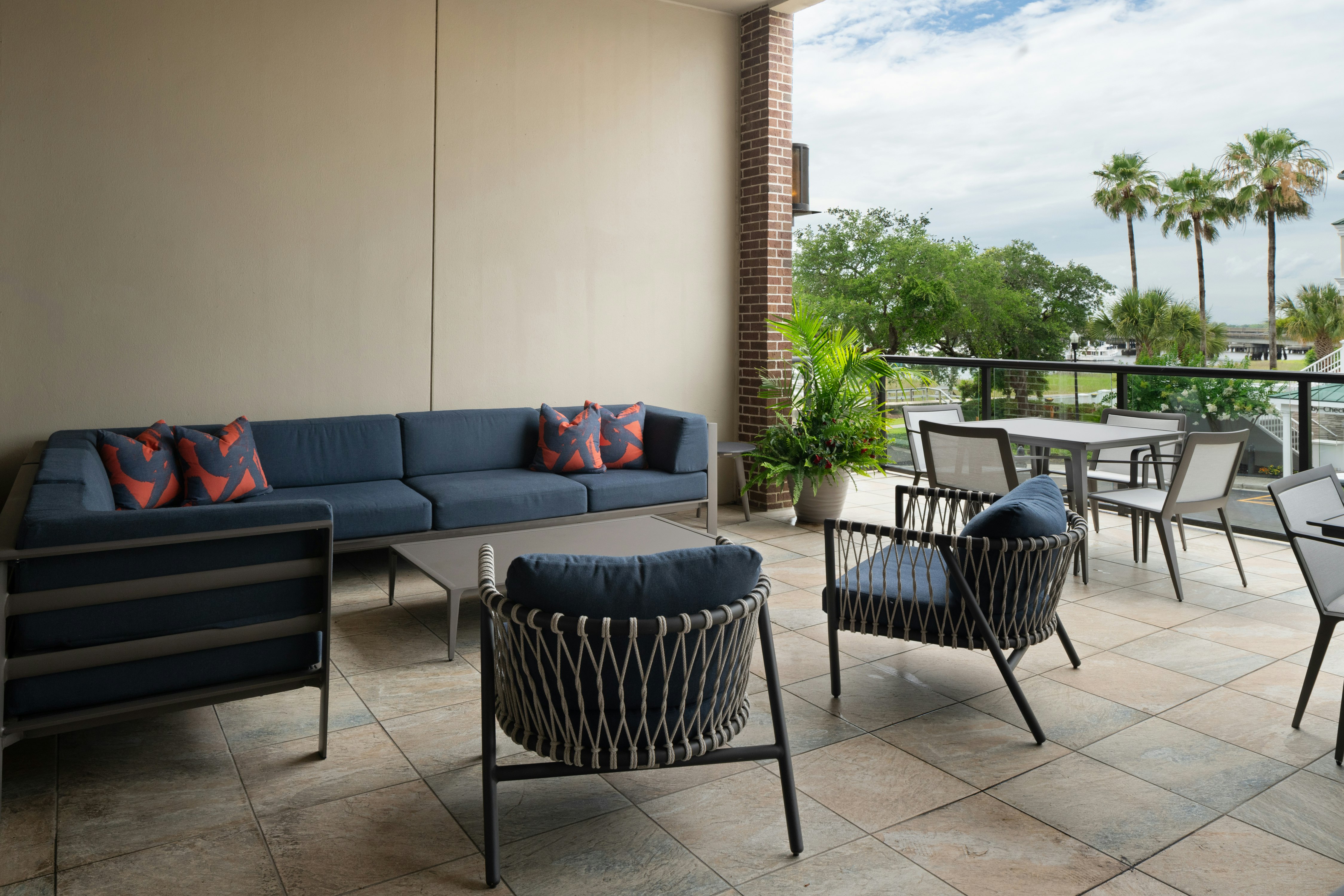 Hilton Garden Inn Charleston Waterfront Downtown 36/77
