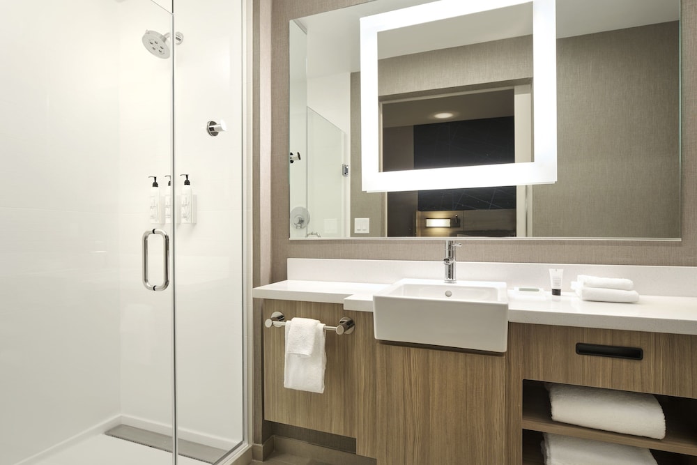 جناح بسريرين كوين مع سرير سحّاب إضافي لذوي الإعاقة، SpringHill Suites by Marriott Las Vegas Airport 7/8