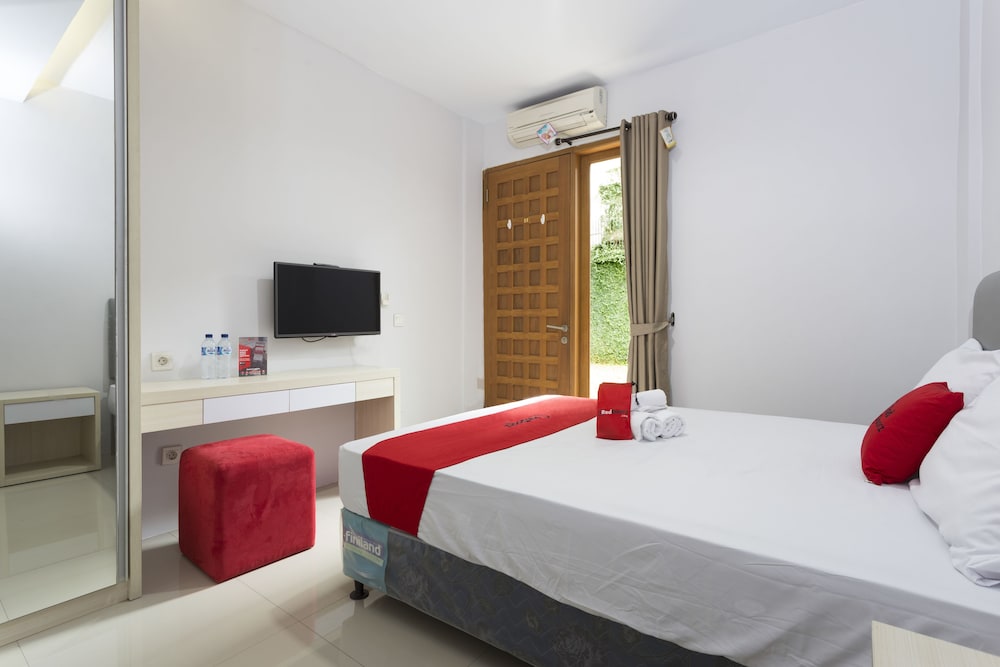 Reddoorz Plus Near Cilandak Town Square 2 6/20