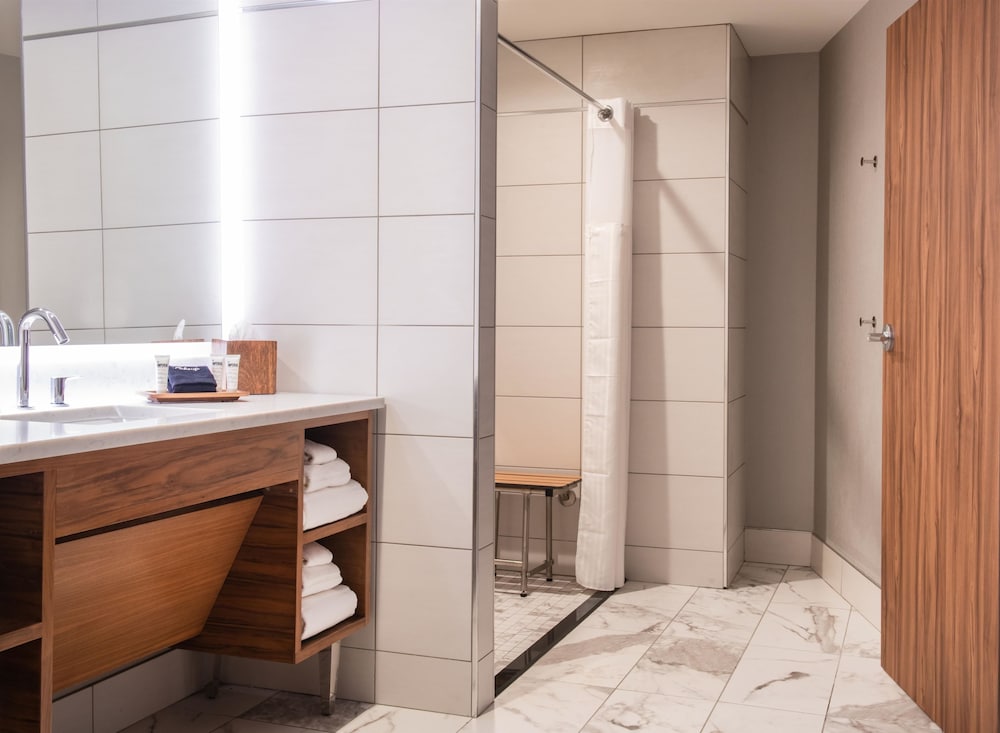 The Charter Hotel Seattle Curio Collection by Hilton 16/81
