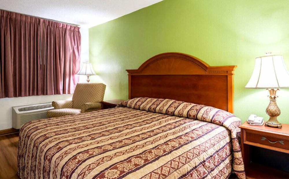 غرفة بسرير كينج، Studios And Suites 4 Less Emporia 2/7