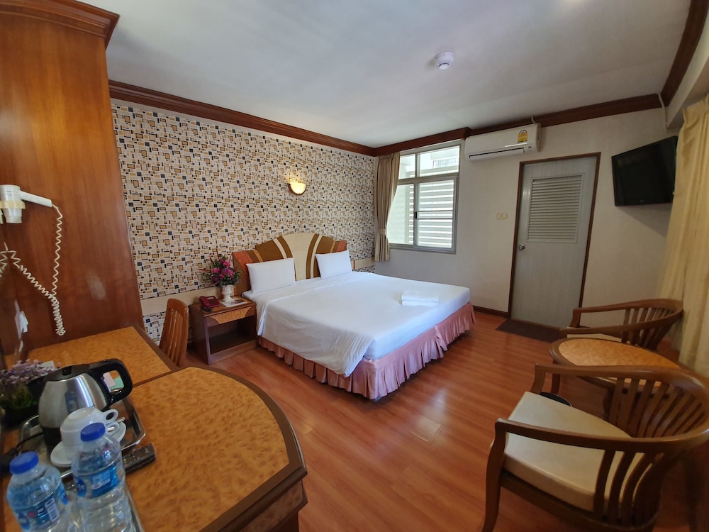 Sakol Hotel 19/65