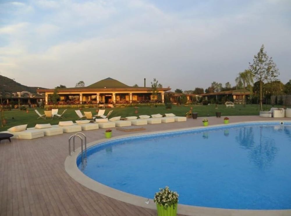 Riva's Club Hotel 48/50