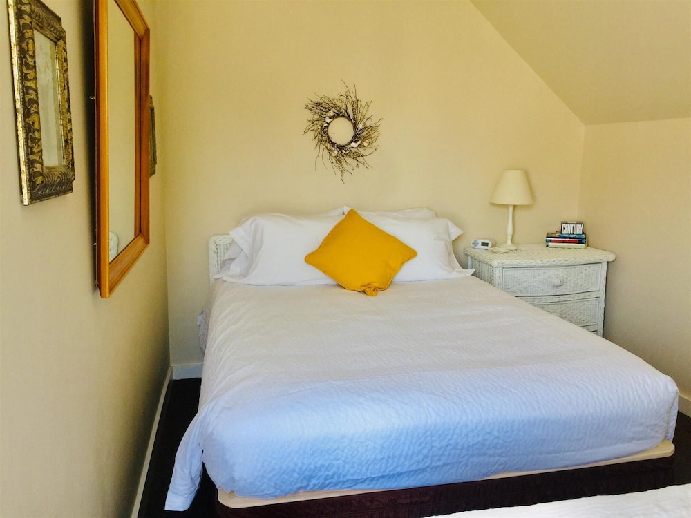 Vineyard, Suite, 2 Queen Beds, Sofa