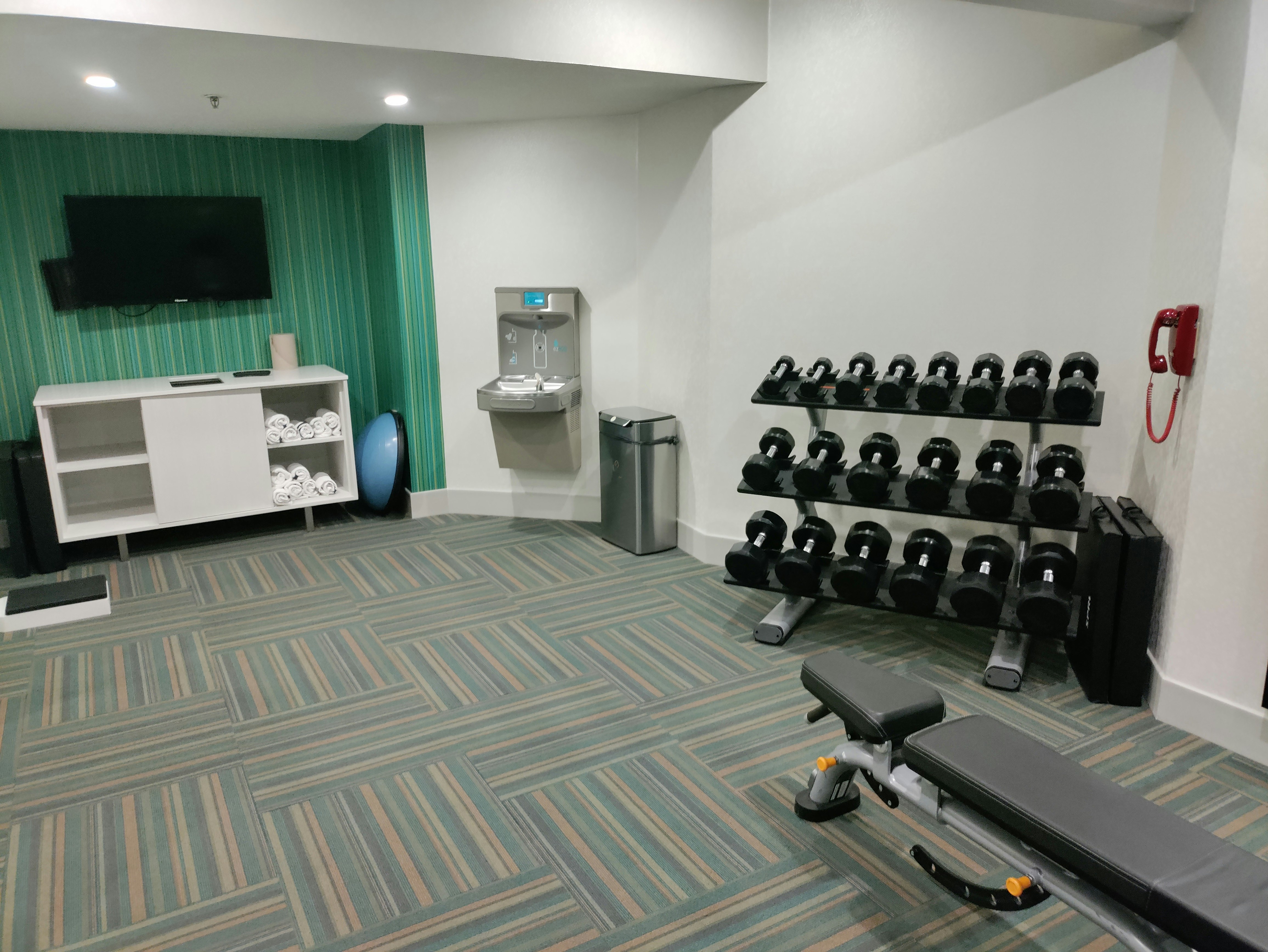 HOLIDAY INN EXPRESS NEWBERG - WINE COUNTRY 37/60